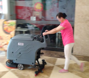 恒茂梦时代小区工业购买运用X530手推式洗地机和S1400电动扫地车